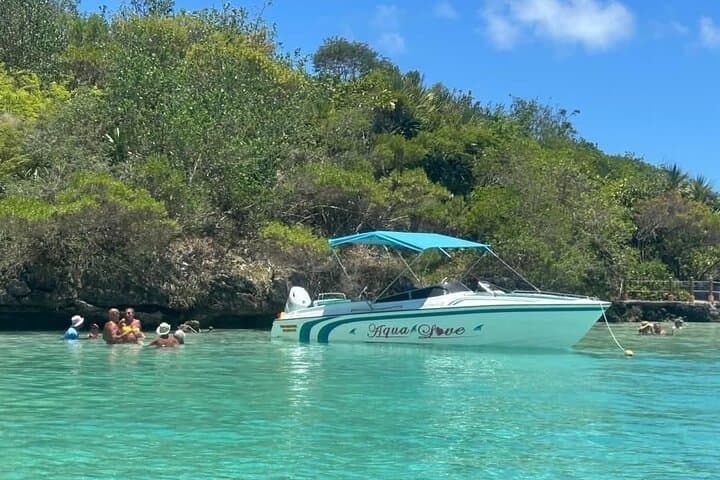 Speedboat 5 Islands Tour from Trou d'Eau Douce: Ile Aux Cerfs BBQ & Snorkel photo 3