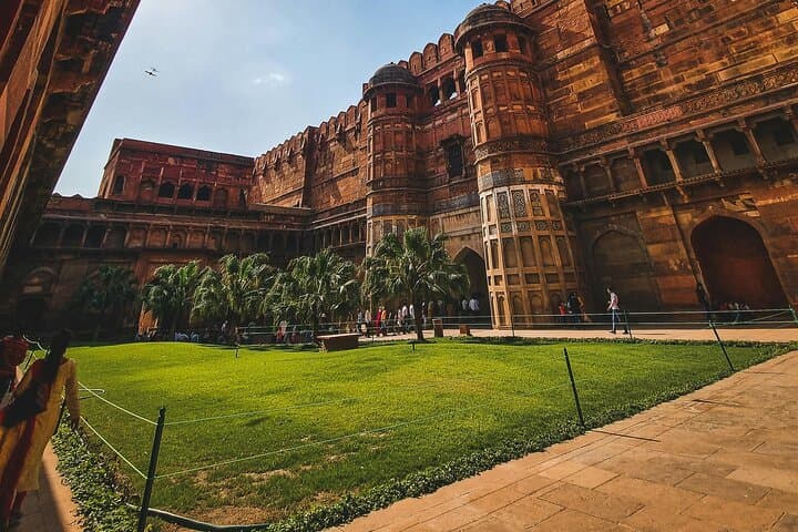 Hyderabad to Taj Mahal and Agra Day Trip with Return Flights photo 4
