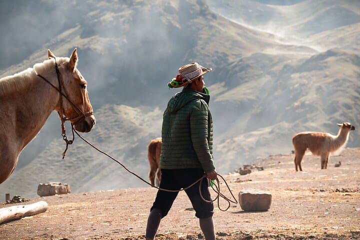 Rainbow Mountain and Red Valley Trek: Full-Day Hike from Cusco