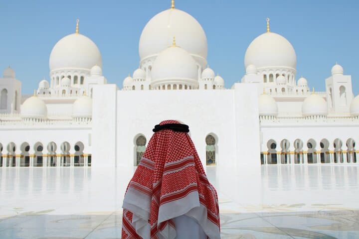 Abu Dhabi Half-Day City Tour — Grand Mosque, Corniche & Heritage