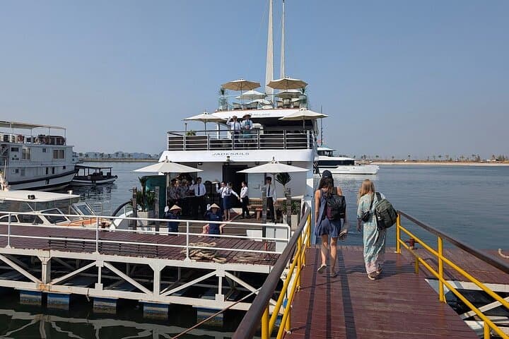 Jade Sails Luxury Day Cruise: Halong & Lan Ha Bay VIP Day Trip photo 2