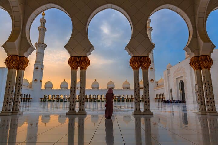 Sheikh Zayed Grand Mosque Guided Tour from Dubai — Morning & Evening Visits photo 3
