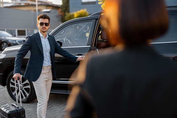 Private Chauffeur Service in Dubai and Abu Dhabi: Luxury City Transfers & Tailored Tours photo 2