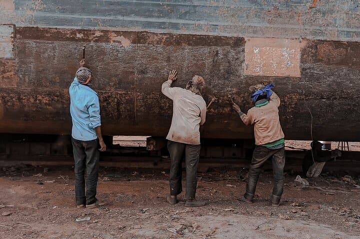 Inside Dhaka's Shipbreaking Yards: An Industrial Tour of Labor and Recycling photo 3