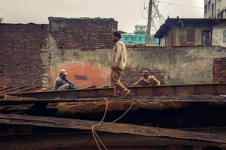 Inside Dhaka's Shipbreaking Yards: An Industrial Tour of Labor and Recycling photo 4