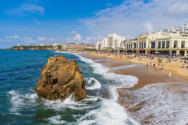 Hello Biarritz: Private 2-Hour Intro City Walk to Rocher de la Vierge and Local Flavors photo 1