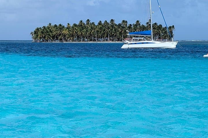 San Blas Islands Full-Day Tour from Panama City: Snorkel, Beach & Guna Culture