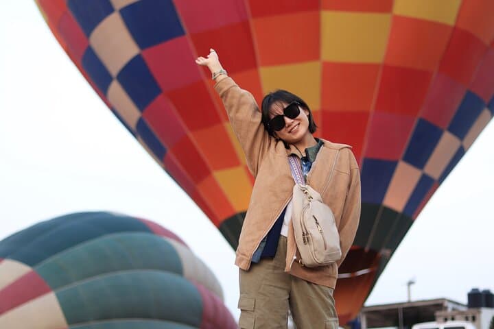Sunrise Hot Air Balloon Over Teotihuacan with Cave Breakfast & Archaeological Visit