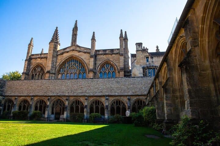 Oxford Harry Potter Tour with Hogwarts Student Guide | 90-Min Walking Tour photo 2