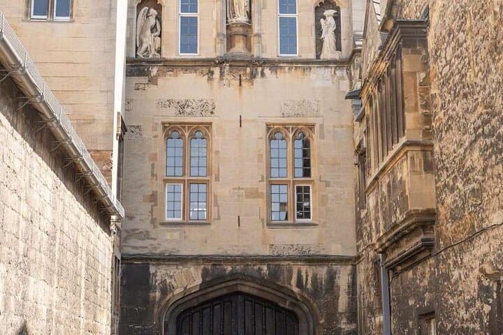 Oxford Harry Potter Tour with Hogwarts Student Guide | 90-Min Walking Tour photo 6