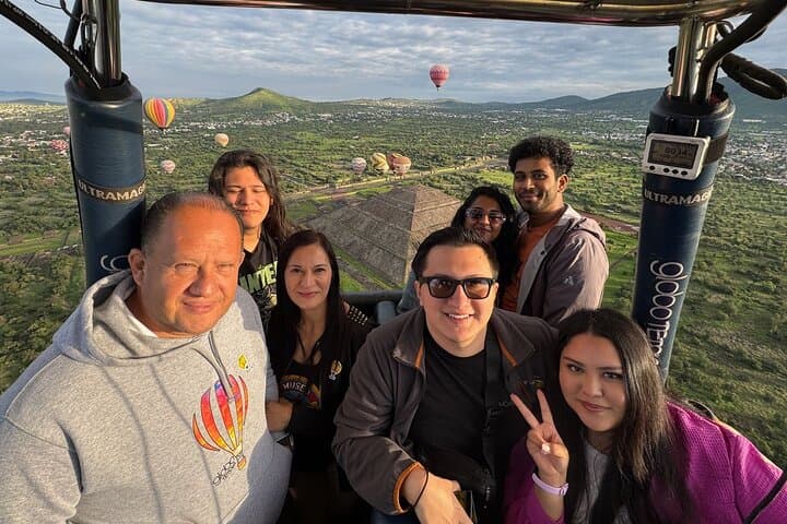Sunrise Hot-Air Balloon Over Teotihuacan Pyramids with Breakfast and Guided Tour photo 3