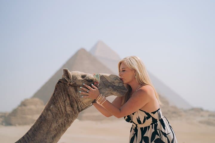 Giza Pyramids Photoshoot: 2-Hour Iconic Pyramid Photo Session photo 2