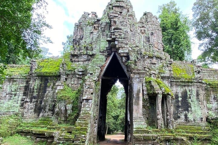 2-Day Private Angkor Wat & Kampong Phluk Tour — Sunrise Temples and Tonlé Sap Floating Village photo 5