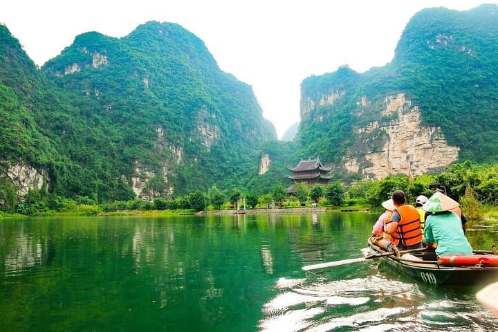 Explore Ninh Binh: Trang An Boat Ride, Bai Dinh Pagoda & Mua Cave Viewpoint photo 4