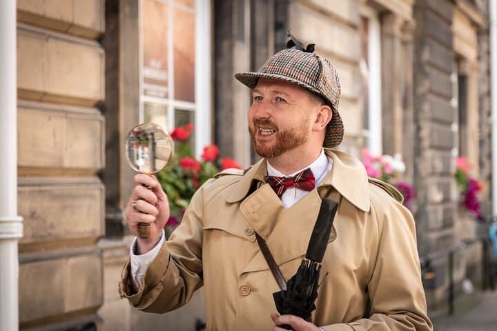 Discover Edinburgh Old Town Walking Tour: Whisky, Haggis & Hidden Closes photo 2