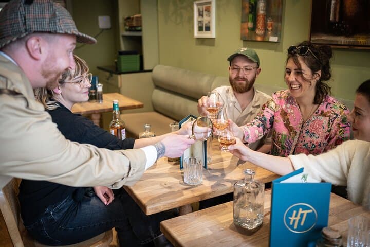 Discover Edinburgh Old Town Walking Tour: Whisky, Haggis & Hidden Closes