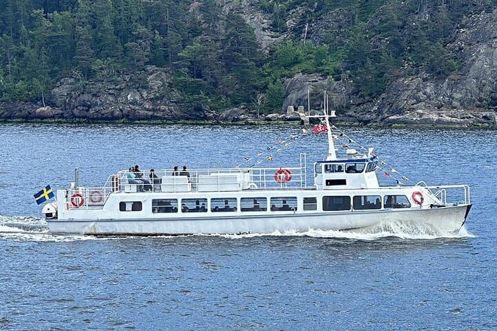 Stockholm Archipelago Highlights by Boat: 90-Minute Guided Cruise from Strömkajen