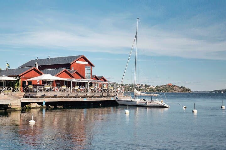 Stockholm Archipelago Highlights by Boat: 90-Minute Guided Cruise from Strömkajen photo 4