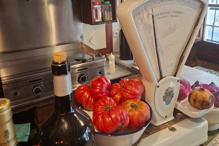 Granada Food & Tapas Detour: Authentic Tapas Tour & Local Wine Tasting photo 5