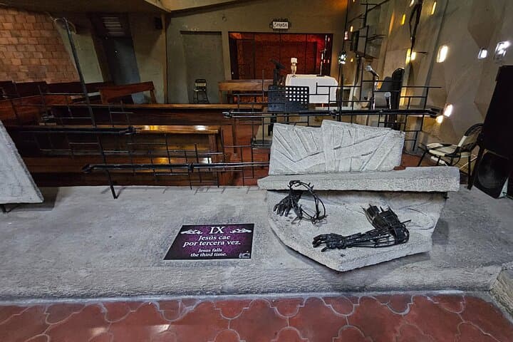 Historic Tour of the Heart of San Salvador: National Palace, Modern Church & Teatro Nacional photo 3