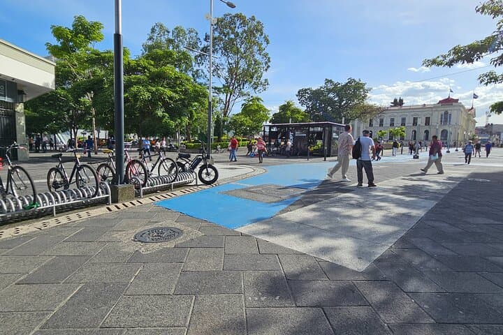 Historic Tour of the Heart of San Salvador: National Palace, Modern Church & Teatro Nacional photo 6
