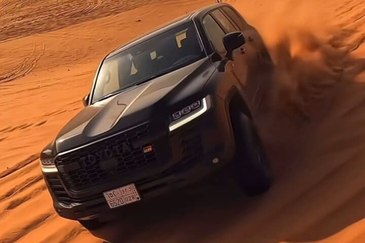 VIP Red Dune Safari in Dubai: 4x4 Dune Bashing, Camel Ride & BBQ Night photo 3