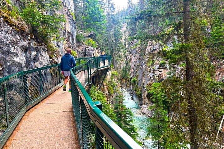 Banff in a Day: Lake Louise, Johnston Canyon & Minnewanka Shared Tour photo 2