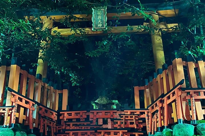 Higashiyama Private Walking Tour: Kyoto Temples, Historic Streets & Local Crafts photo 2