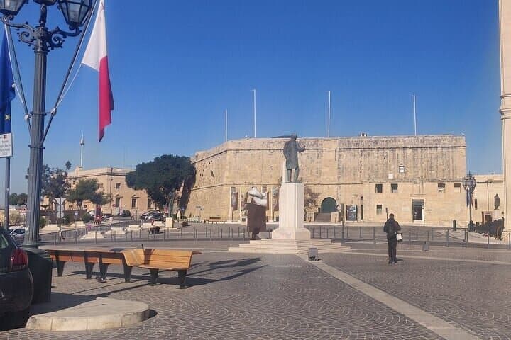 Valletta Grand Tour: Private Walk & Harbour Dgħajsa Cruise photo 5