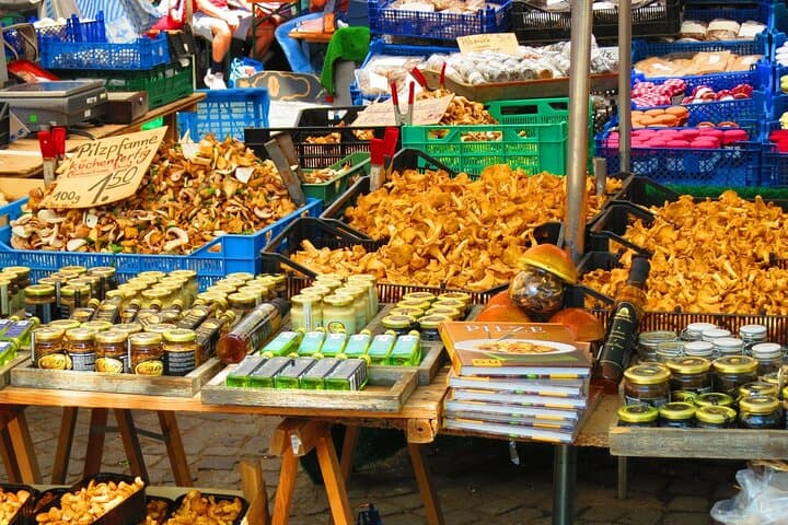 Munich Old Town Walking Tour & Viktualienmarkt Tasting — Private Guided Experience photo 3