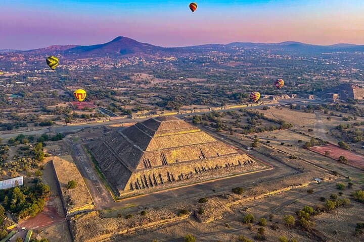 Private Romantic Balloon Flight Over Teotihuacan: Sunrise Above the Pyramids photo 2
