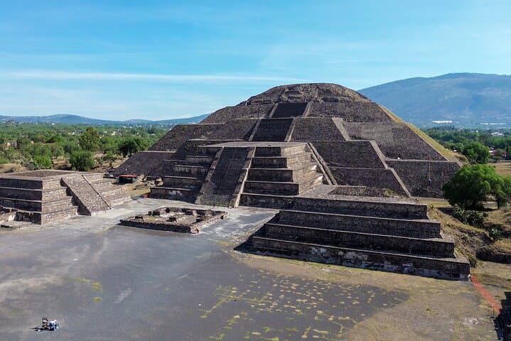 Private Romantic Balloon Flight Over Teotihuacan: Sunrise Above the Pyramids photo 6
