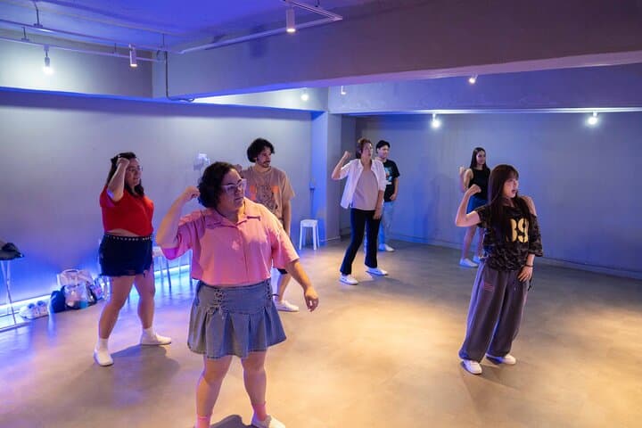 Learn K-pop Choreography in Seoul: Beginner-Friendly Dance Class & Photo Shoot photo 4