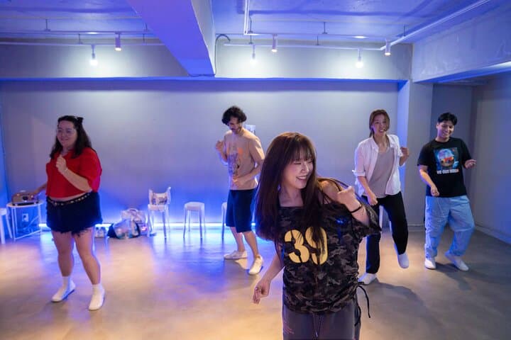 Learn K-pop Choreography in Seoul: Beginner-Friendly Dance Class & Photo Shoot photo 6