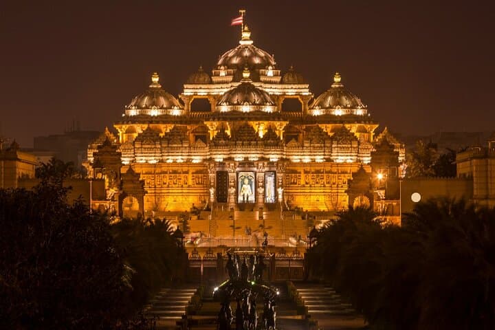Evening at Akshardham: Exhibition, Light & Sahaj Anand Water Show with Transfer photo 1
