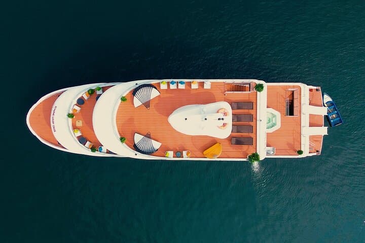 Lan Ha Bay Sunset Luxury Cruise: Kayaking, Water Slides & Jacuzzi from Cat Ba photo 4