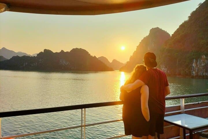 Lan Ha Bay Sunset Luxury Cruise: Kayaking, Water Slides & Jacuzzi from Cat Ba