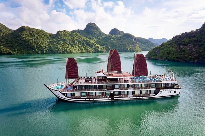 Amanda Luxury Cruise: 2-Day Halong & Lan Ha Bay Overnight Experience photo 4