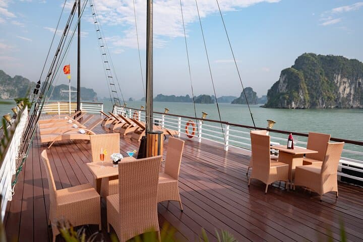 2-Day Bai Tu Long Bay Cruise: Kayak Cap La, Vung Vieng Fishing Village & Overnight Junk Boat photo 5