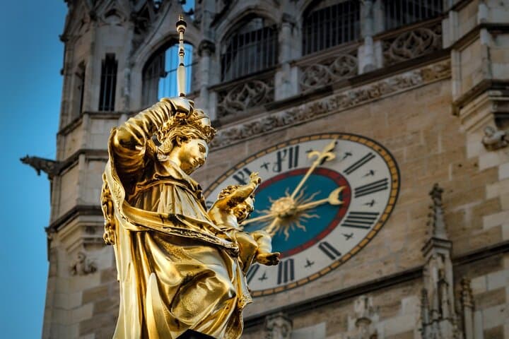 Munich Old Town Highlights — Private Walking Tour of Marienplatz, Frauenkirche & Residenz photo 3