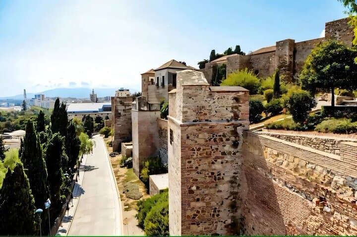 Sunrise Over Málaga: Gibralfaro and Alcazaba Walking Tour photo 6