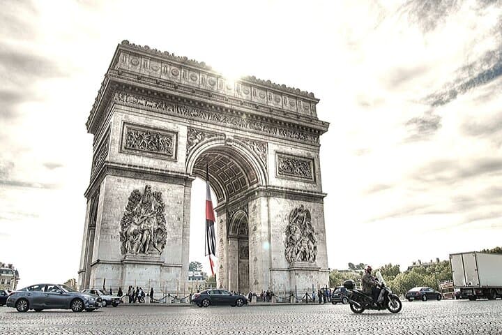 Paris Private Family Tour for Kids — Interactive 4‑Hour City Adventure photo 2