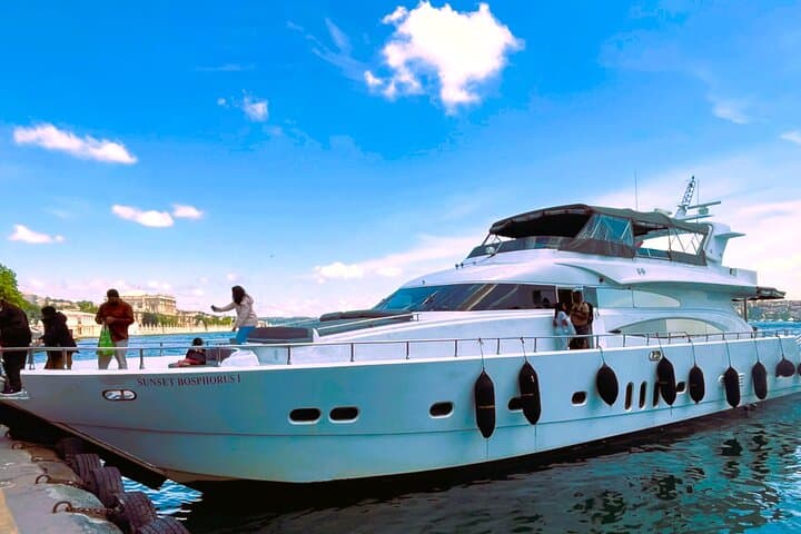 Luxury Bosphorus Yacht Cruise: Asian-Side Stop & Kanlıca Exploration