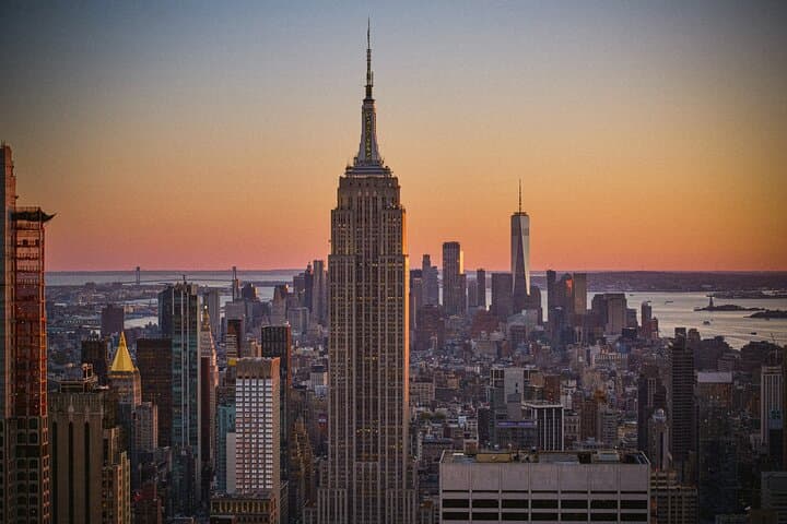 VIP Rock Pass: Top of the Rock Skylift, Beam & Hidden Rooftop Garden Guide photo 3