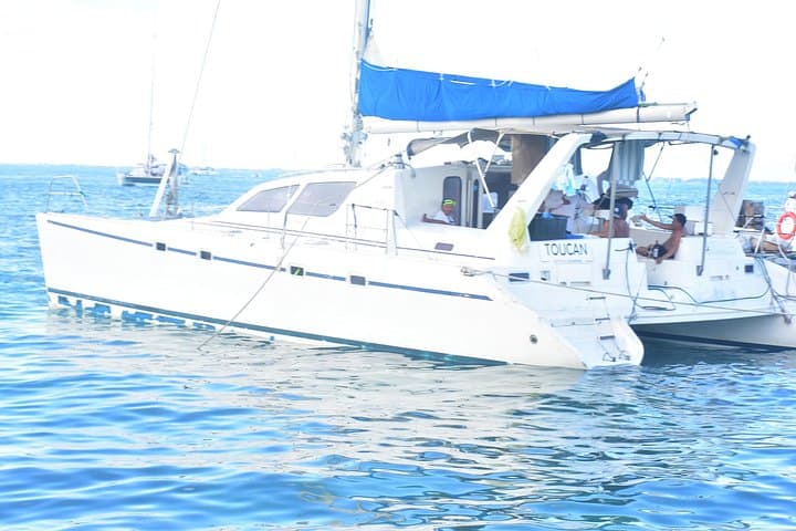 Cancun Catamaran to Isla Mujeres: Snorkel, Beach Club Buffet & Open Bar photo 2