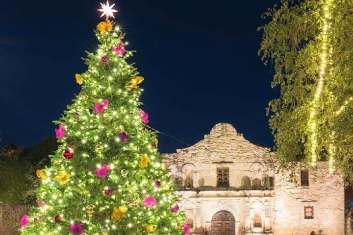 san-antonio-holiday-sights-festive-nights-trolley-tour photo 2