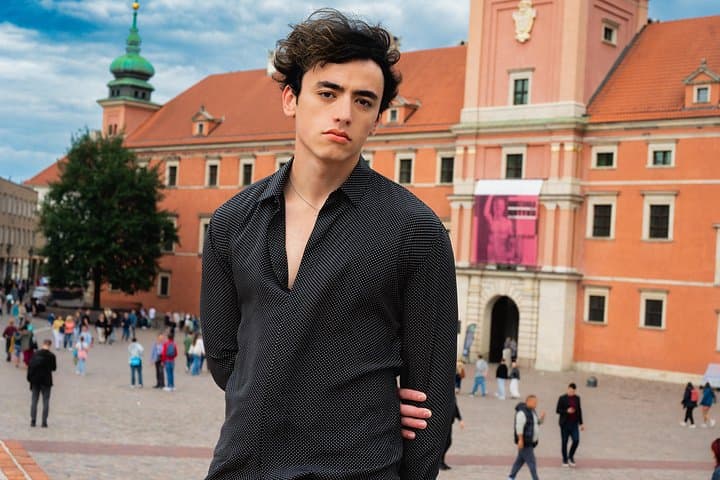 Warsaw Old Town Photoshoot — One-Hour Professional Session (200 Photos) photo 2