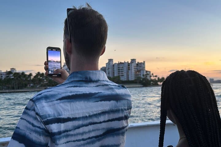 Miami Sunset Cruise on Biscayne Bay: Millionaire Mansions and Skyline Views photo 4
