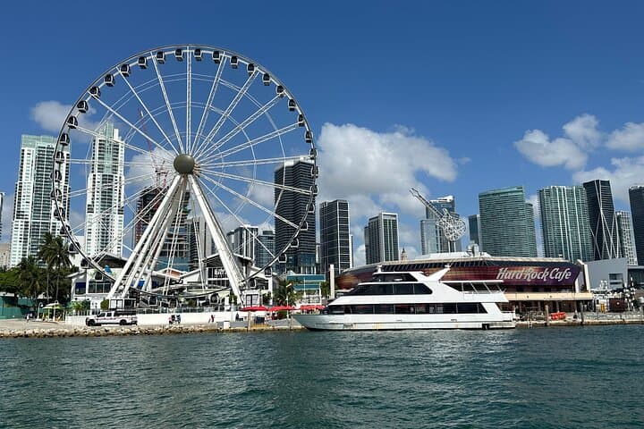 Miami Sunset Cruise on Biscayne Bay: Millionaire Mansions and Skyline Views photo 5