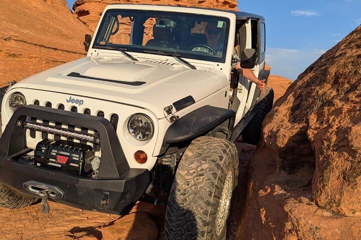 West Rim 4x4 Adventure: St. George Red Rock Off-Road Tour